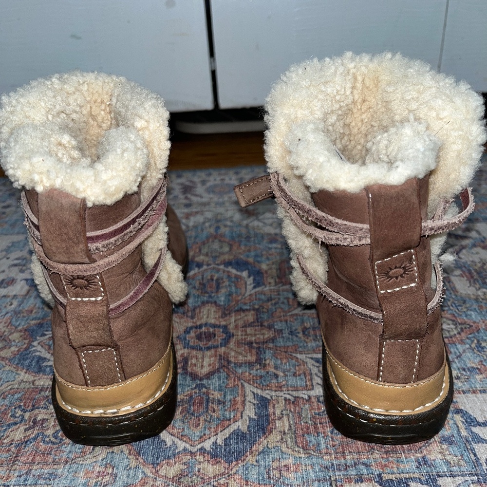 UGG Booties (7), Australia 5587 Brown Suede Leather Sheepskin - Picture 7 of 16